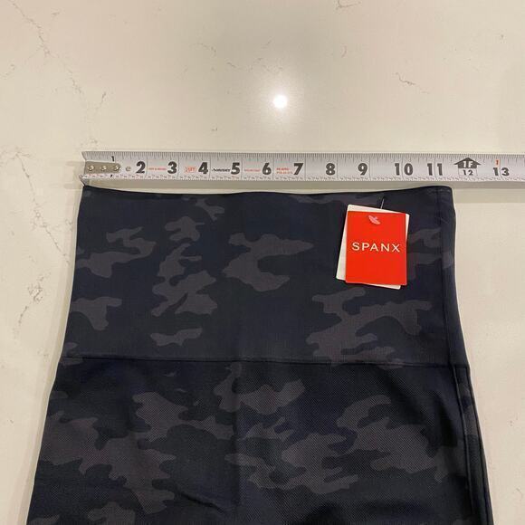 NWT Spanx Look at Me Now Camo Black Leggings Size Medium - Picture 10 of 12